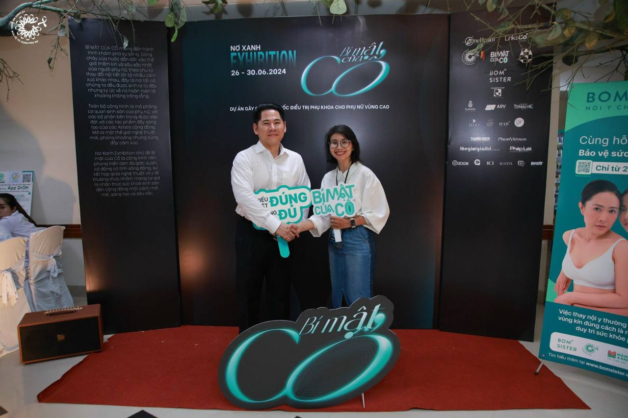 (Báo Pháp Luật) Quỹ OneHealth khám sức khỏe miễn phí và triển lãm gây quỹ tủ thuốc phụ khoa